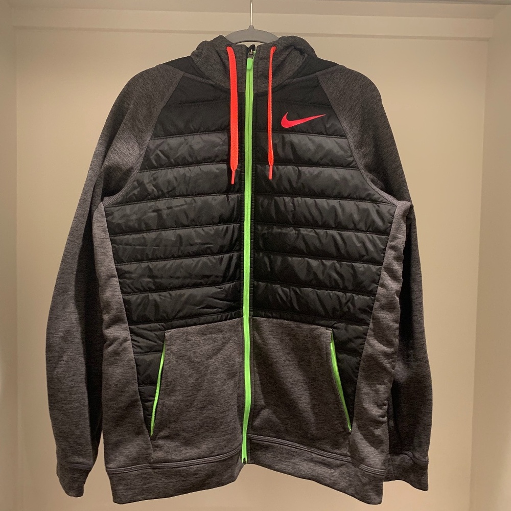 NIKE | Men’s Zip-up Sweater